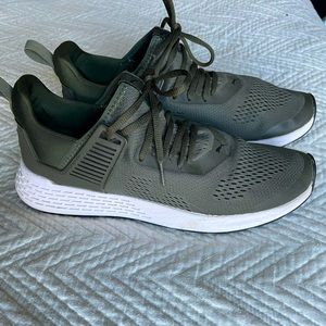 Puma casual running shoe